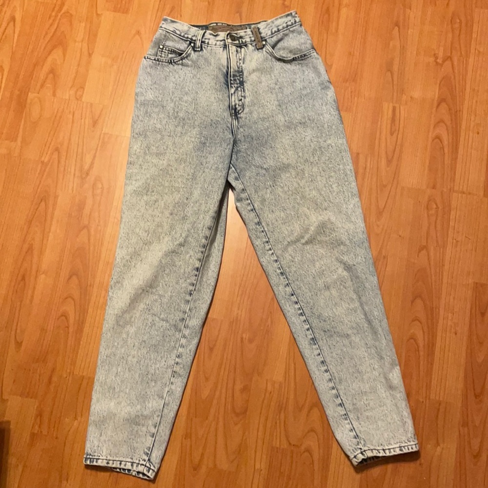 Vintage Levi’s high rise acid wash mom Jeans